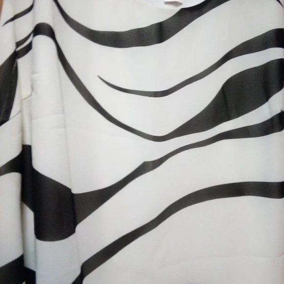 Women's Top - Picture 7 of 9